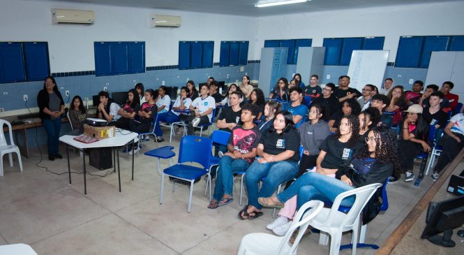 Estudantes da rede estadual realizam simulado do Enem neste sábado