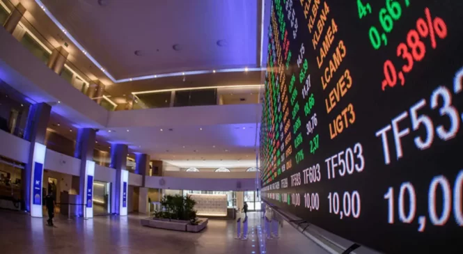 Ibovespa bate novo recorde histórico e fica perto dos 137 mil pontos