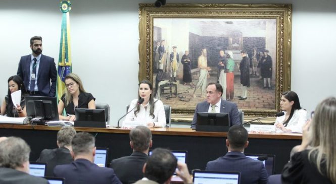 CCJ conclui discussão de proposta que limita decisão monocrática no STF; acordo adia votação