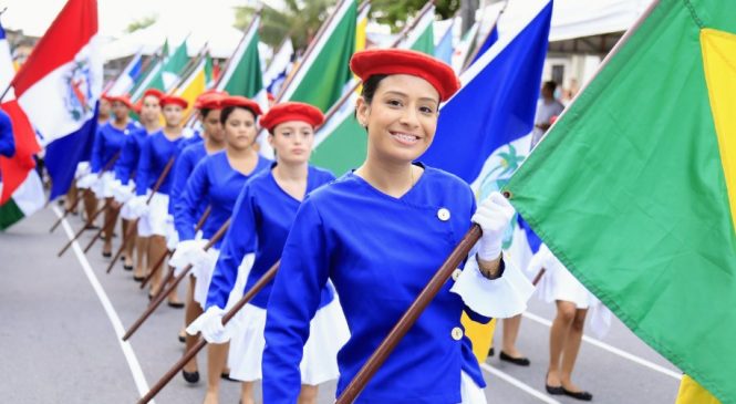 Mais de dois mil estudantes participam do Desfile Cívico nesta segunda