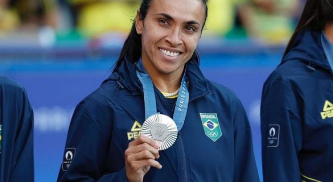 Marta agradece ao Governo do Estado pelo incentivo ao futebol feminino