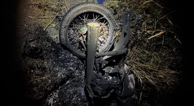 Condutor morre e motocicleta pega fogo após colisão frontal na AL-220