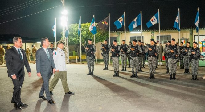 Dantas prestigia solenidade na Academia de Polícia Militar e promove quase mil militares