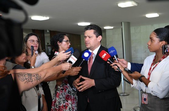 Presidente do Senado diz que anistia não está em debate, nem é assunto dos brasileiros
